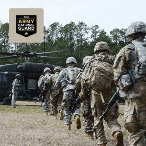 Ohio Army National Guard Servicemen gettin on Blackhawk - Nativa